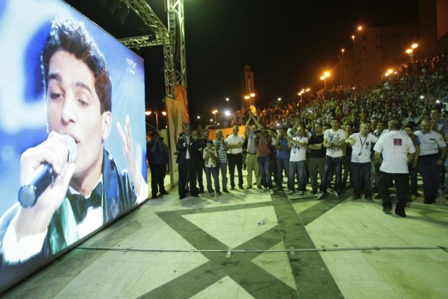 Πανηγυρίζουν οι Παλαιστίνιοι για τη νίκη νεαρού από τη Γάζα στο «Arab Idol»